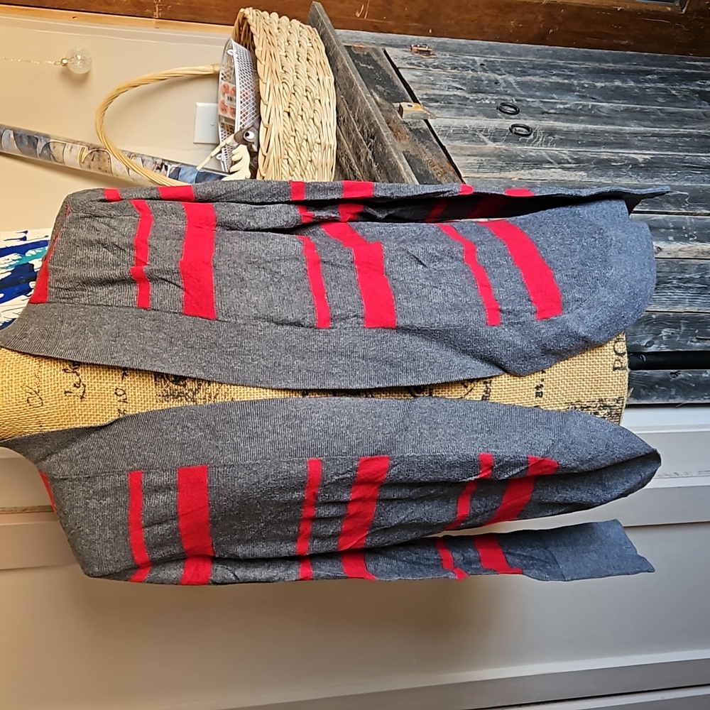 Faded Glory charcoal grey & red stripped size XL sweater
